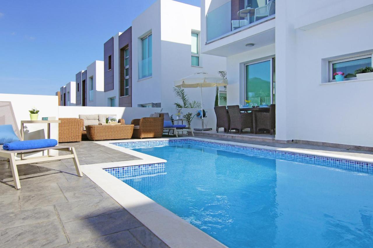 Villa Caren Paralimni Exterior foto
